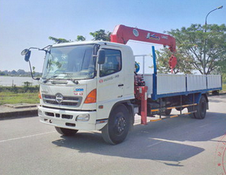 Xe tải Hino 500 FG8JPSL lắp cẩu Unic 5 tấn 5 khúc URV555